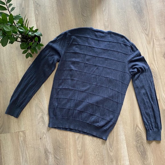 Banana Republic Navy Thin-Knit V-Neck Sweater - Picture 3 of 10